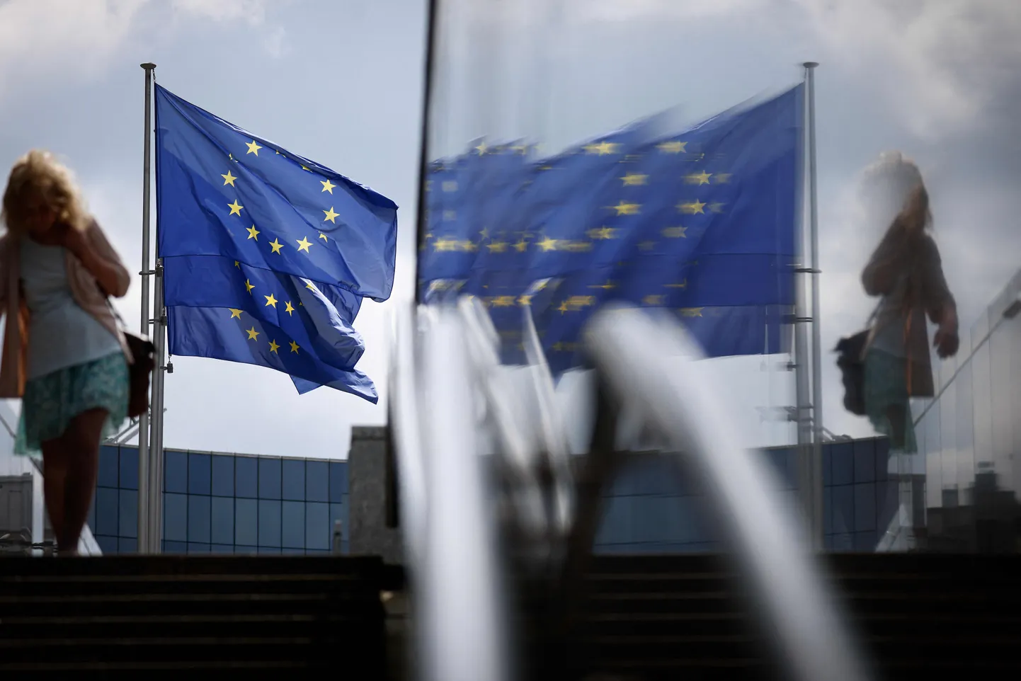 Euroopa lipud Euroopa Komisjoni peahoone ees Brüsselis.