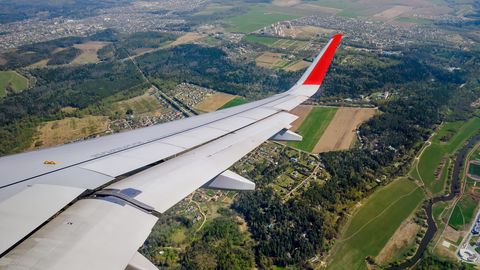 Video: lennukis nautis äriklassi võlusid üks vägagi ootamatu reisisell