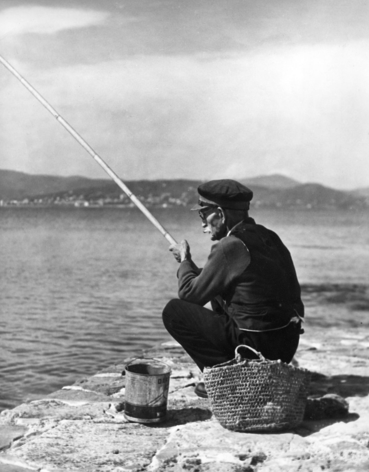 Vanamees St Tropezis 1930ndatel kala püüdmas. Pilt on illustratiivne.