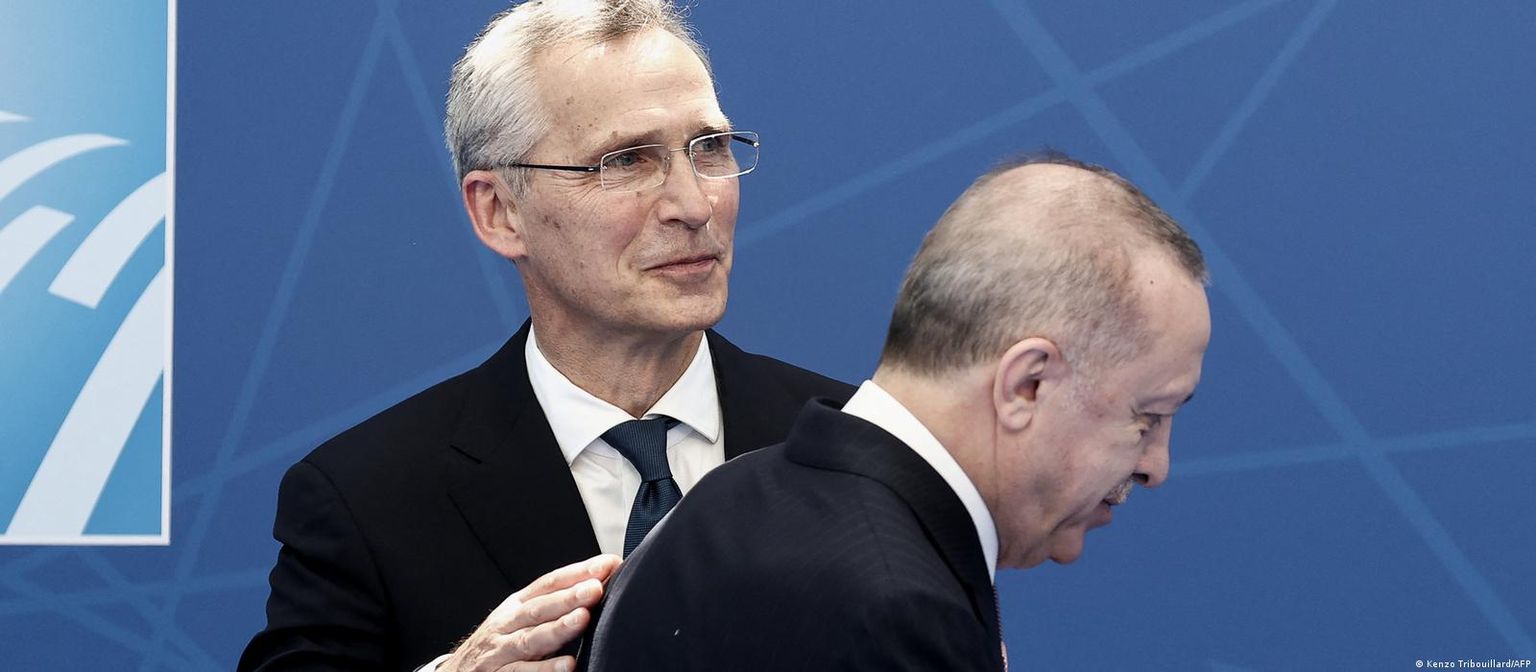 Йенс Столтенберг и Реджеп Тайип Эрдоган на саммите НАТО