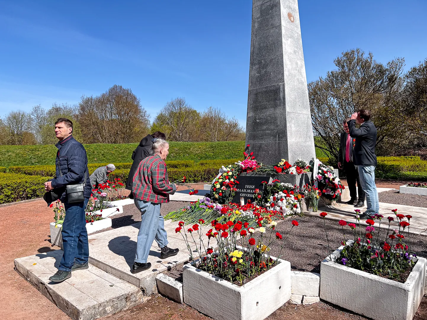 Politsei keelab 8.-10. maini kolmes maakonnas avalikud kogunemised, kuid langenute mälestamine on lubatud. Pildil 9. mai 2023 Narvas.