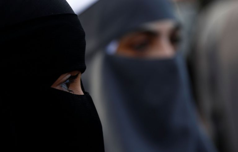 Burkades naised