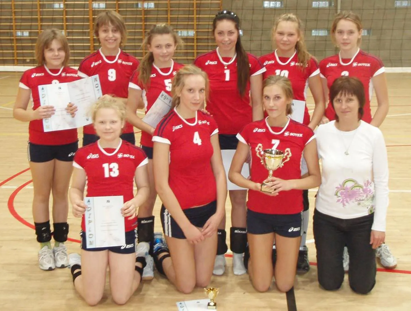 Viljandi spordikooli U-16 vanuseklassi võrkpallinaiskond pälvis Eesti karikavõistlustel esikoha.