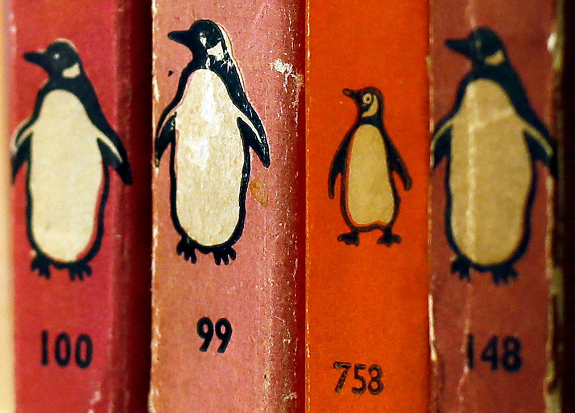 Kirjastuse Penguin raamatud Londoni kesklinna ühes kasutatud raamatute kaupluses.