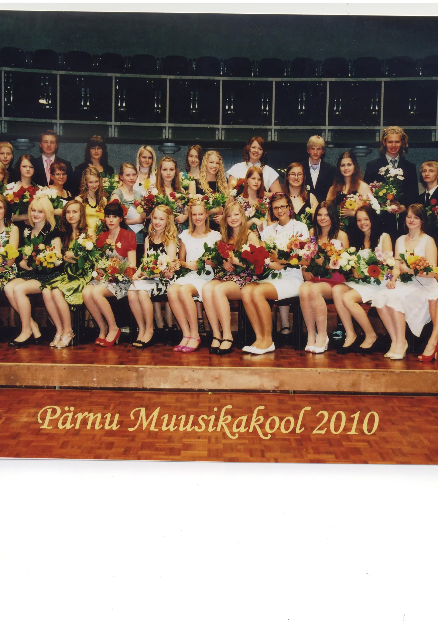 Pärnu muusikakooli lõpuaktus 2010.