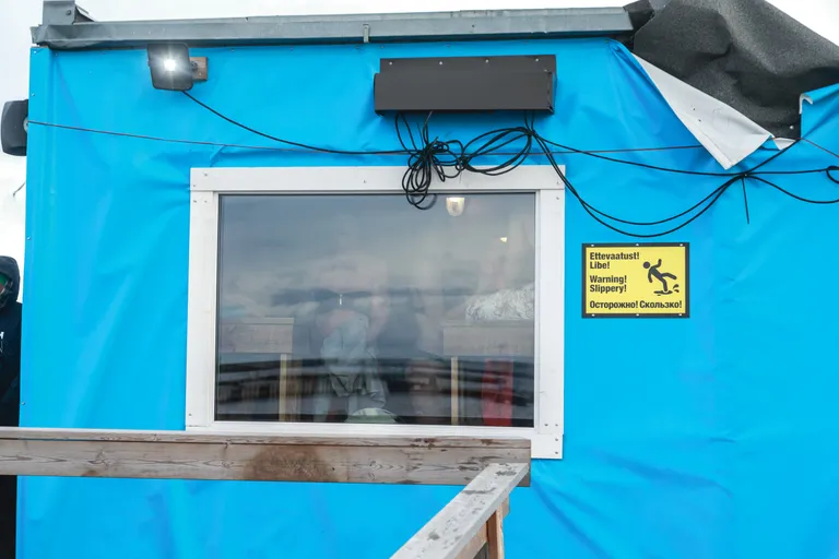 Taliujumine on aastatega Pirital muutunud üha populaarsemaks. Siin on naised, pärast külmas vees ujumist, 50 kraadises saunas mõnulemas.