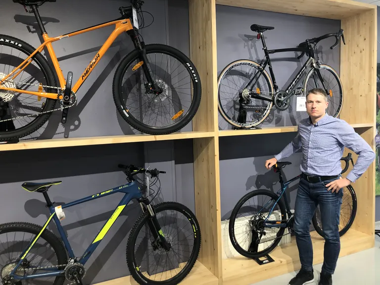 „Suurim viga on osta kasvuvaruga jalgratas,“ ütleb jalgrattaid, nende osi ja aksessuaare müüva poe Bikko.ee juht Julijus Zaura.