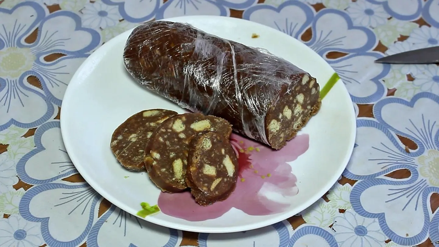 Шоколадная колбаса - лакомство из советского детства