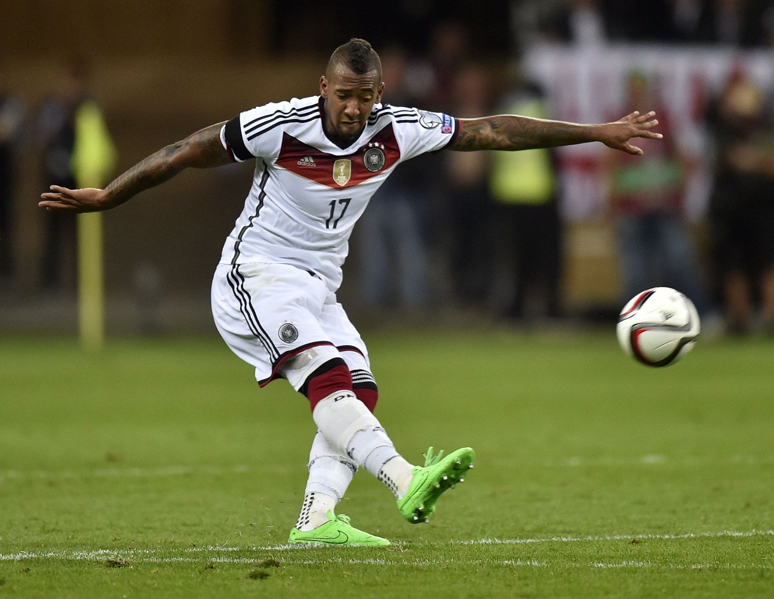 Ghana päritolu Saksa jalgpallikoondislane Jérôme Boatengi sõnul unistab Saksa jalgpallikoondise kaptenipaelast.