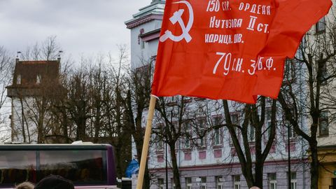 Галерея: Нарва сегодня снова под советскими и российскими флагами