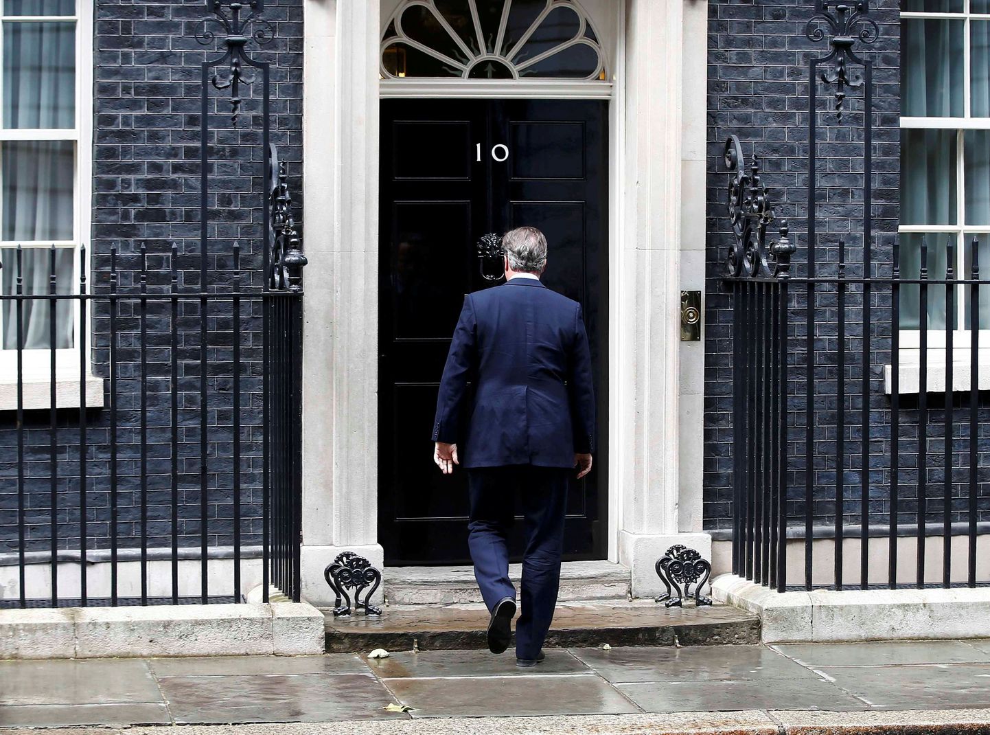 David Cameron juhib viimast valitsuse istungit.