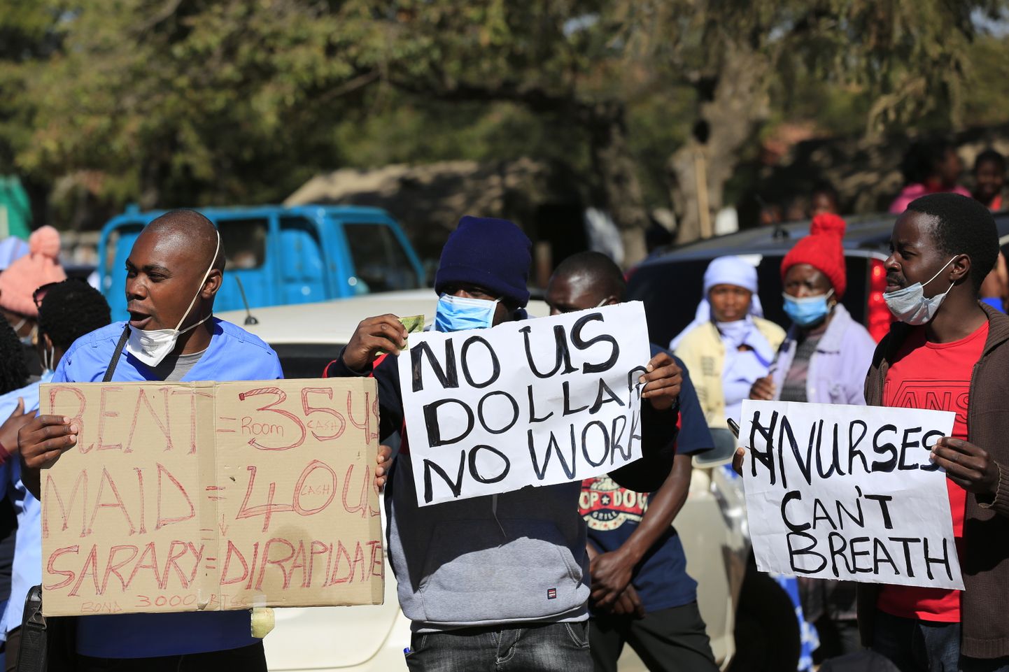 Medicīnas darbinieki Zimbabvē protestē, pieprasot algu, par kuru varētu izdzīvot