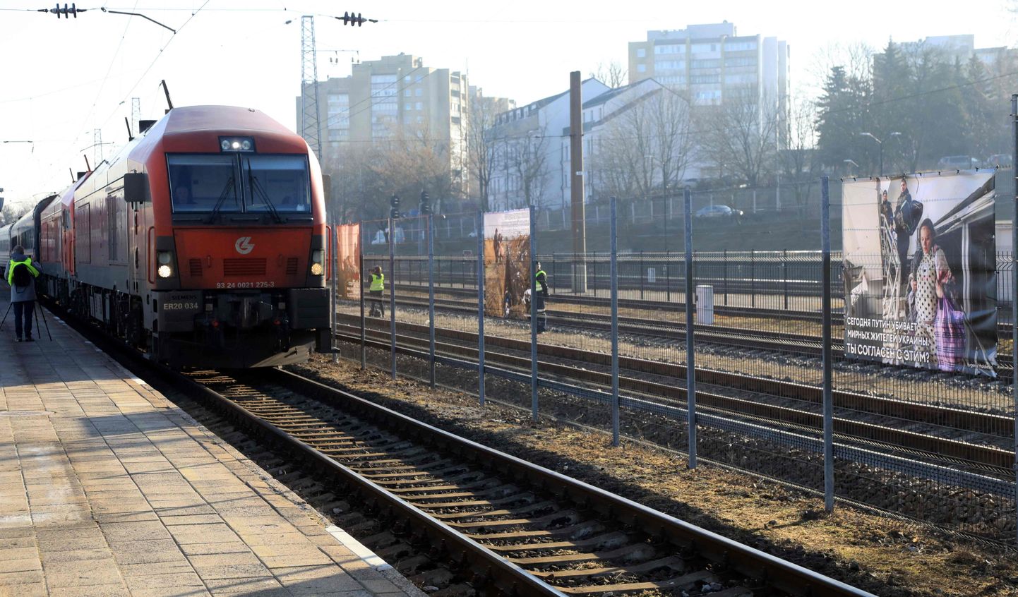 Ukraina sõja fotod Vilniuse raudteejaamas, kus Moskvast Kaliningradi sõitev rong teeb peatuse.