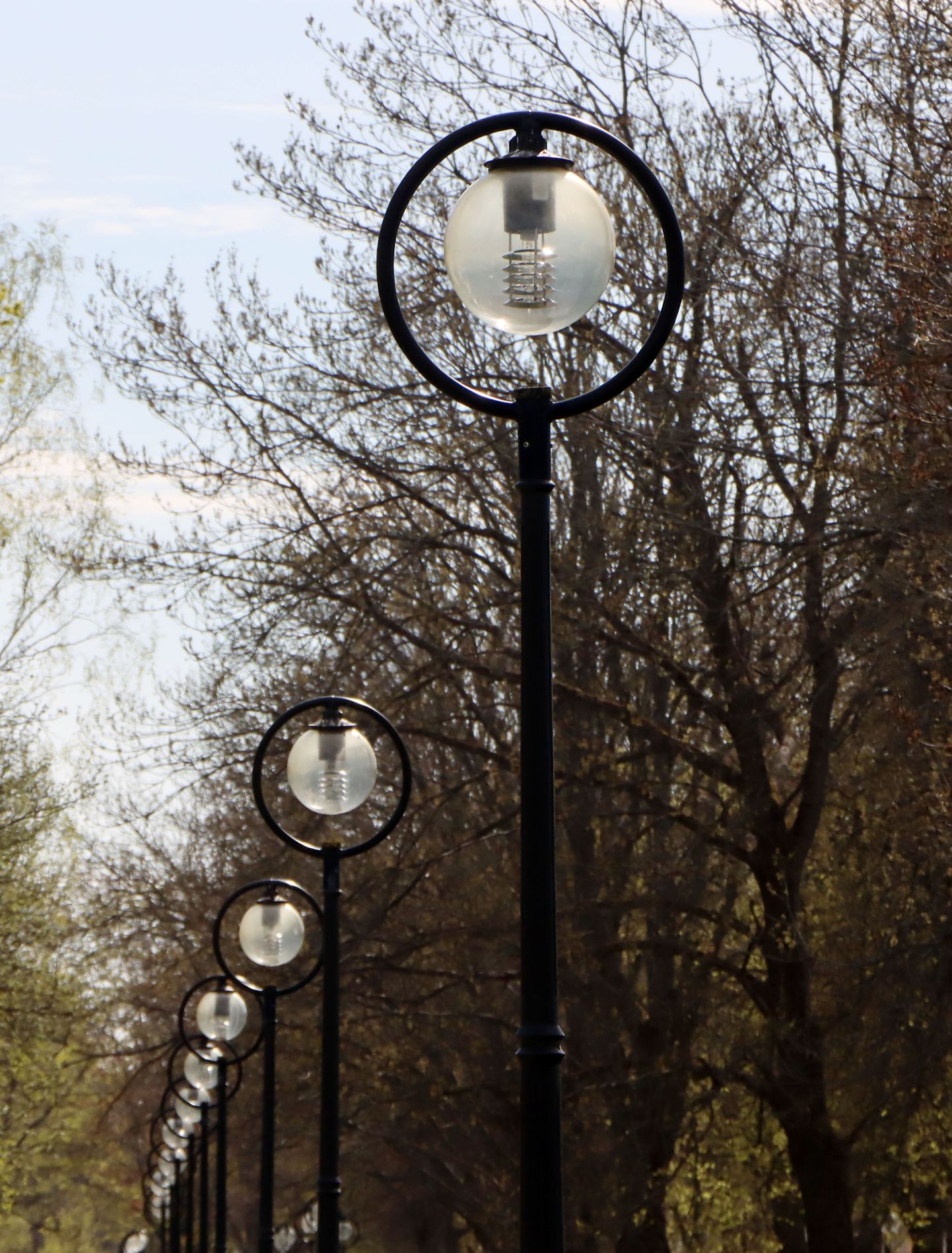 Этим летом фонари на Кескаллеэ служат только украшением.