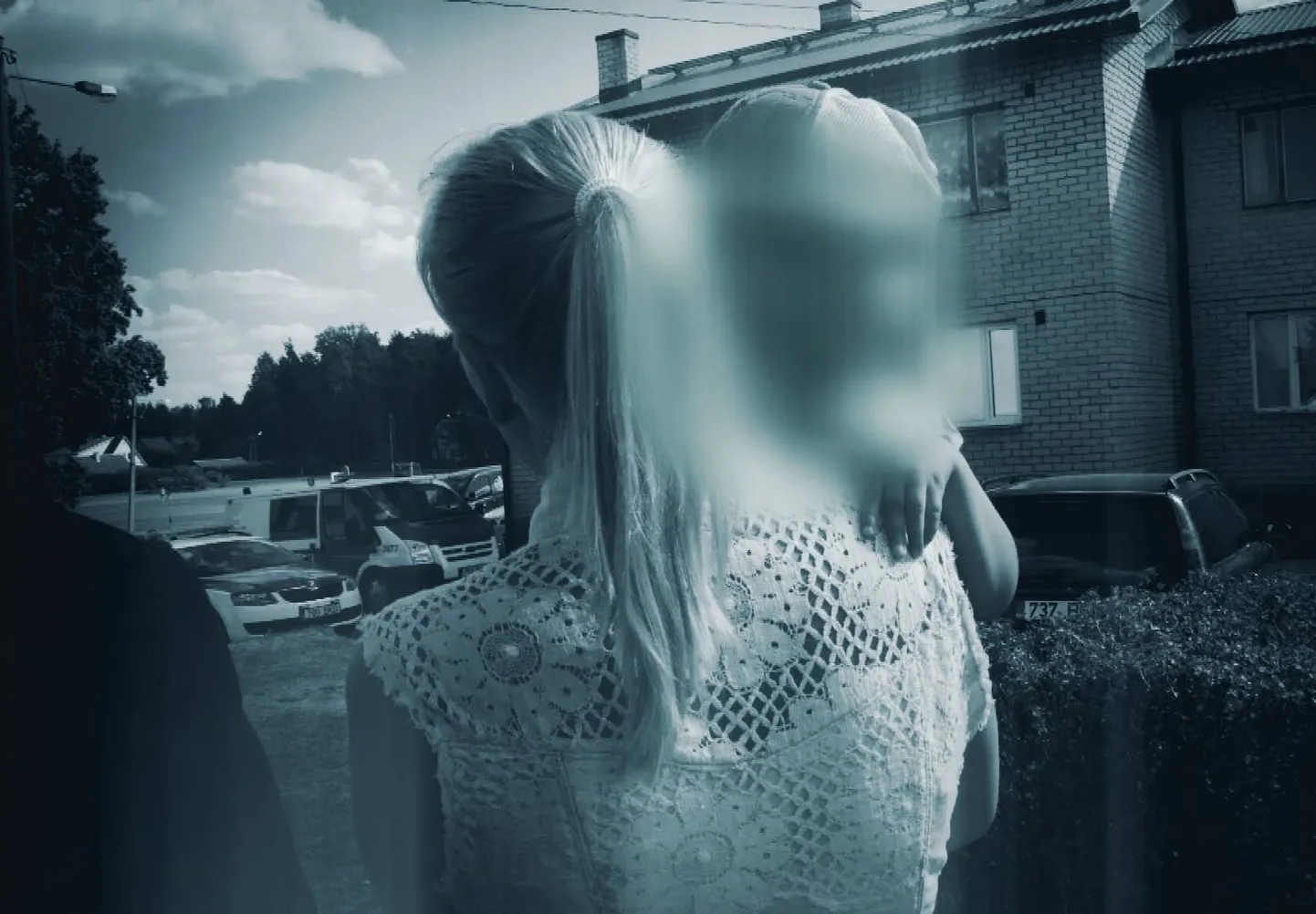 Vaidlus vanavanemate ja ema vahel väikese poisi hooldusõiguse üle lõppes läinud suvel politsei sekkumisega. Ema viis lapse endaga kaasa Mehhikosse ning vanavanematel nendega praegu kontakti pole.