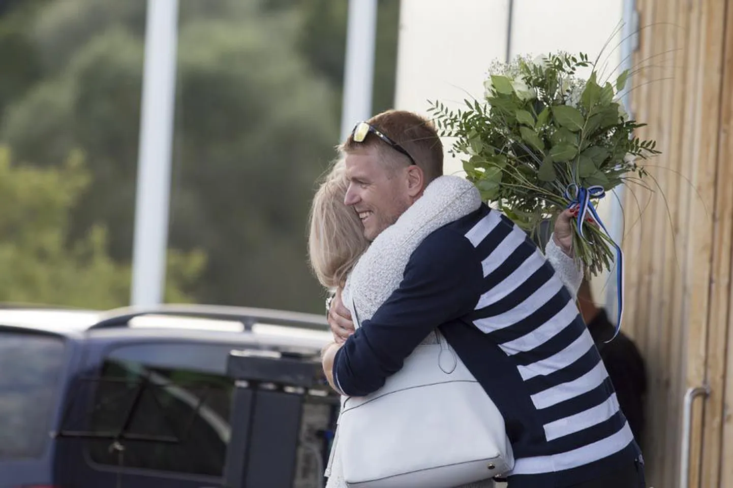 Kaaslinlased õnnitlesid olümpiamängudel pronksmedali võitnud Kaspar Taimsood Viljandi järve ääres mullu augustis.