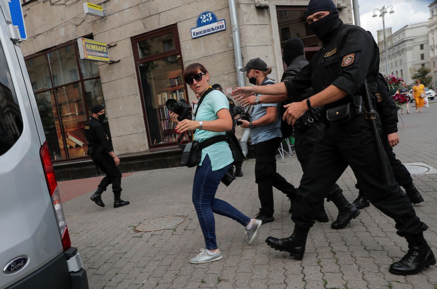 Fotogrāfes aizturēšana protestos Baltkrievijā. Ilustratīvs attēls