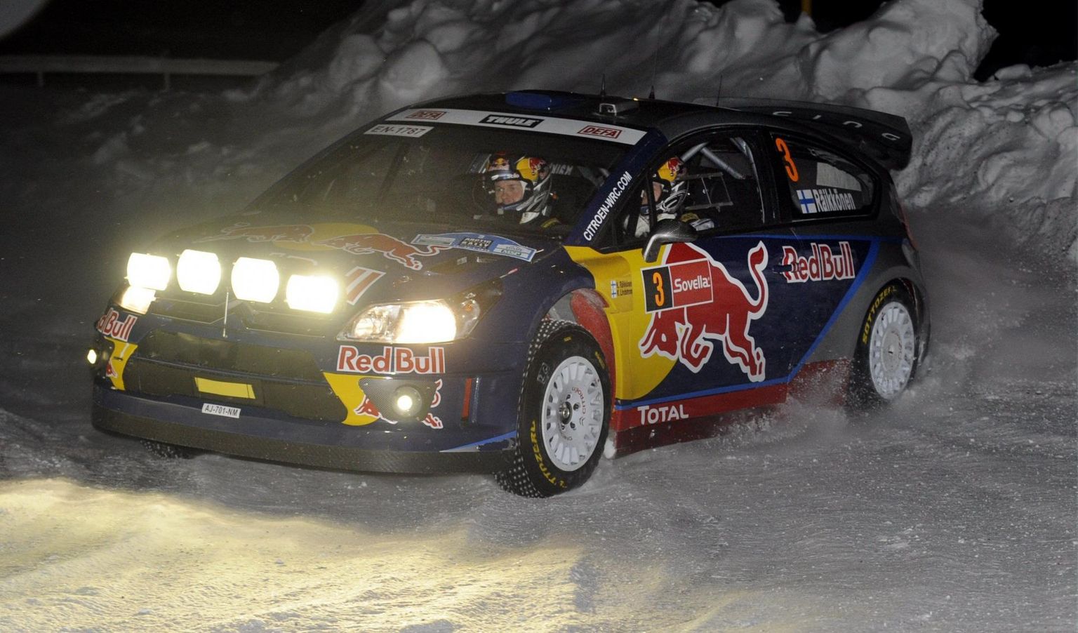 Arctic Rally lumevalle ja suurt kiirust on nautinud ka F1-sarjast tuntud Kimi Räikkönen (pildil) ja Valtteri Bottas.