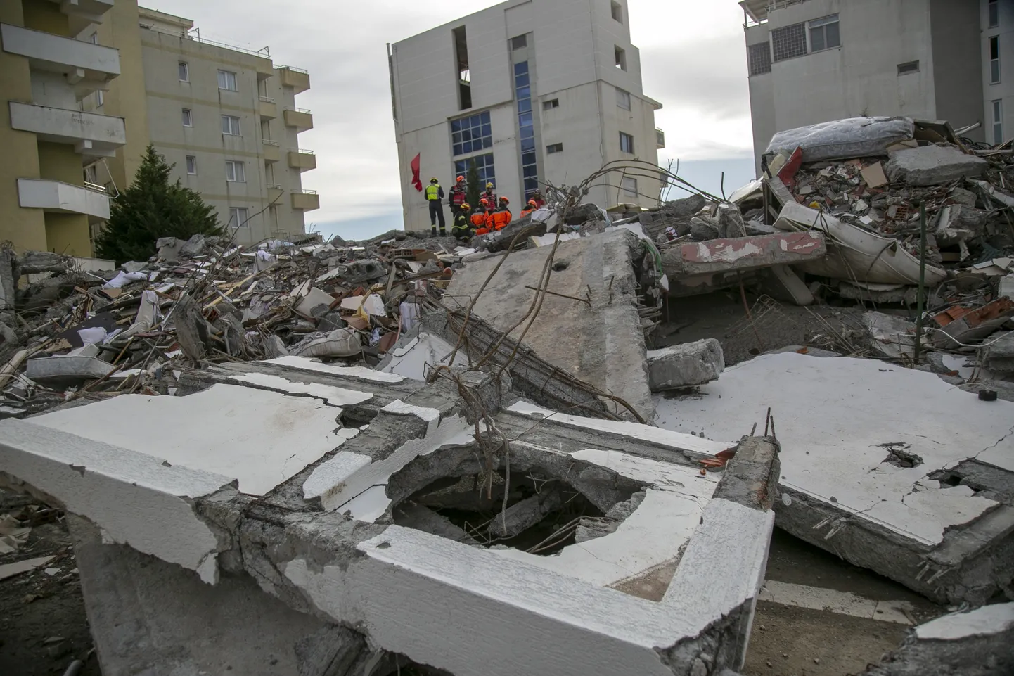 Maavärina põhjustatud purustused Albaanias.