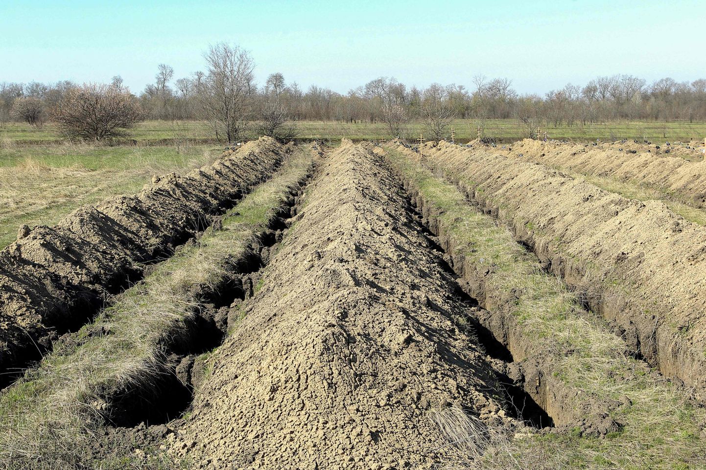 Ukraina idaosas asuvas Dnipro linnas kaevati koroonaviiruse pandeemia tõttu igaks juhuks valmis üle 600 haua.