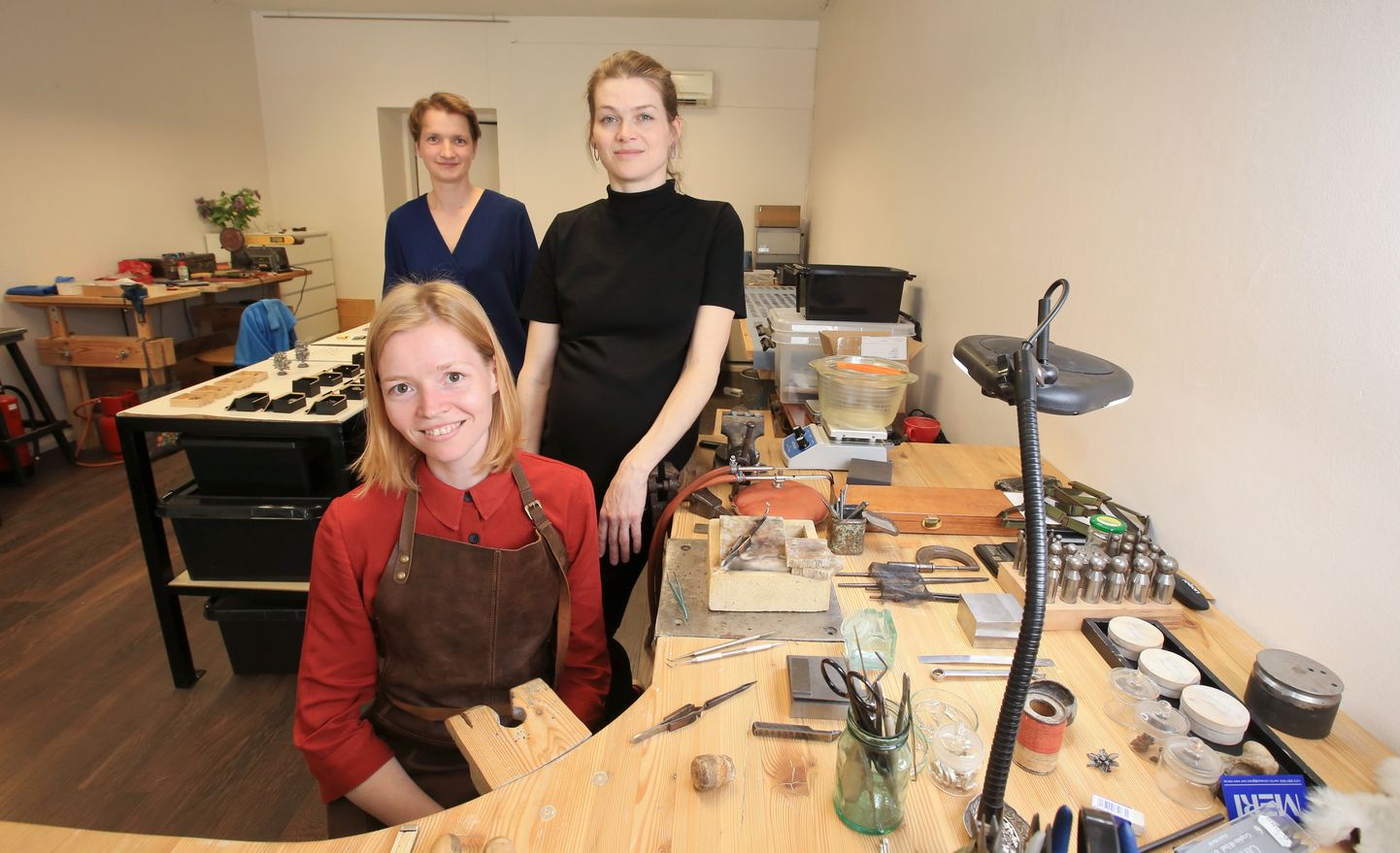 Cirruses teevad tööd Merilin Pedastsaar (esiplaanil), Kertu Tuberg (taga vasakul) ja Maarja Niinemägi.
