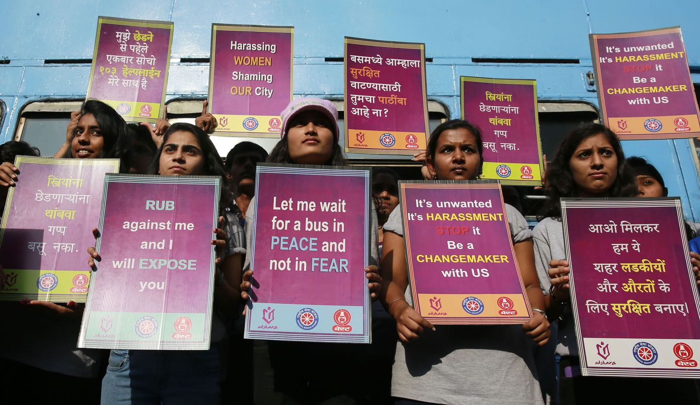 Naisõiguslased Indias naiste väärkohtlemise vastu protestimas
