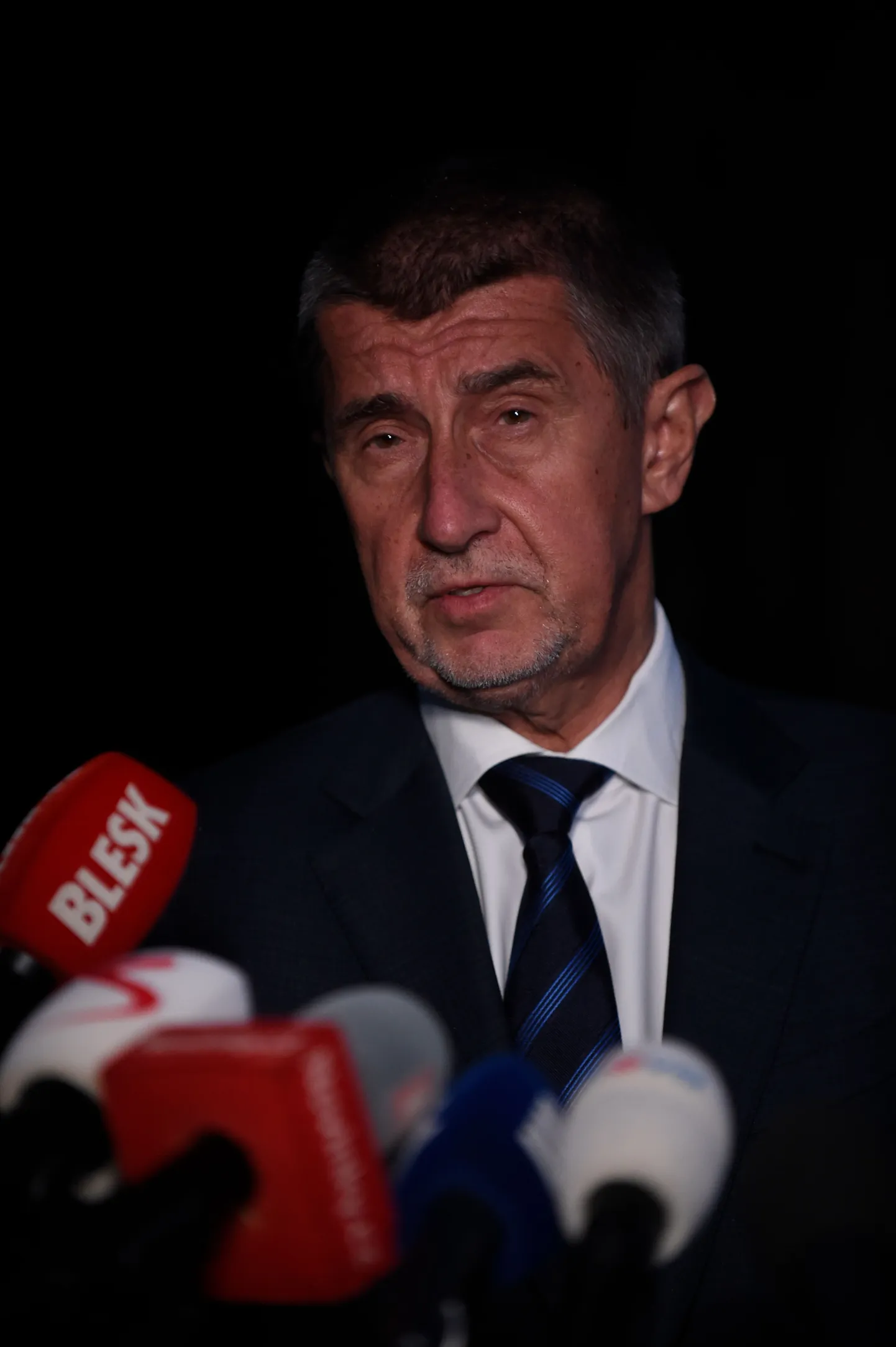 Tšehhi peaminister Andrej Babiš rääkimas teisipäeval ajakirjanikega pärast kohtumist president Miloš Zemaniga.