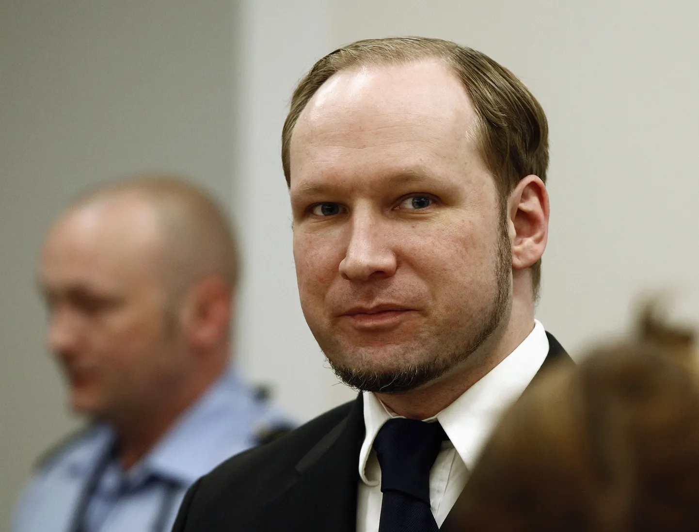 Anders Behring Breivik tänasel kohtuistungil.