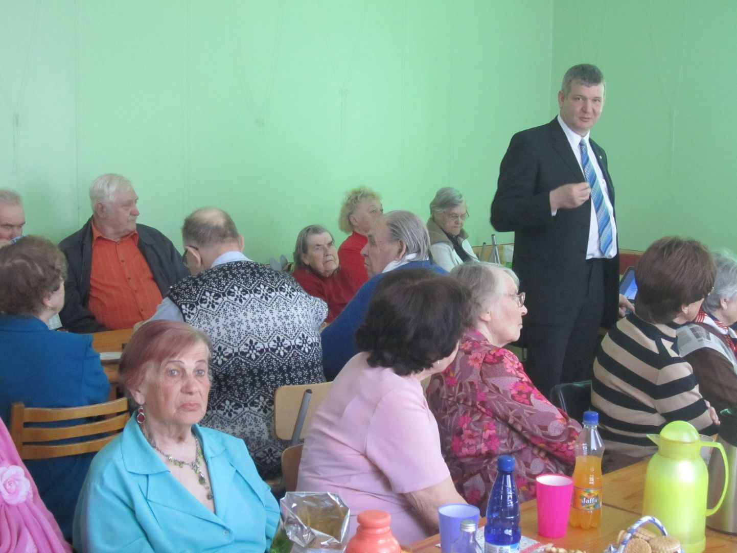 Viljandi maavanem Lembit Kruuse esines esmaspäeval vanaisade klubi ja pensionäride ühenduse päevasel koosviibimisel