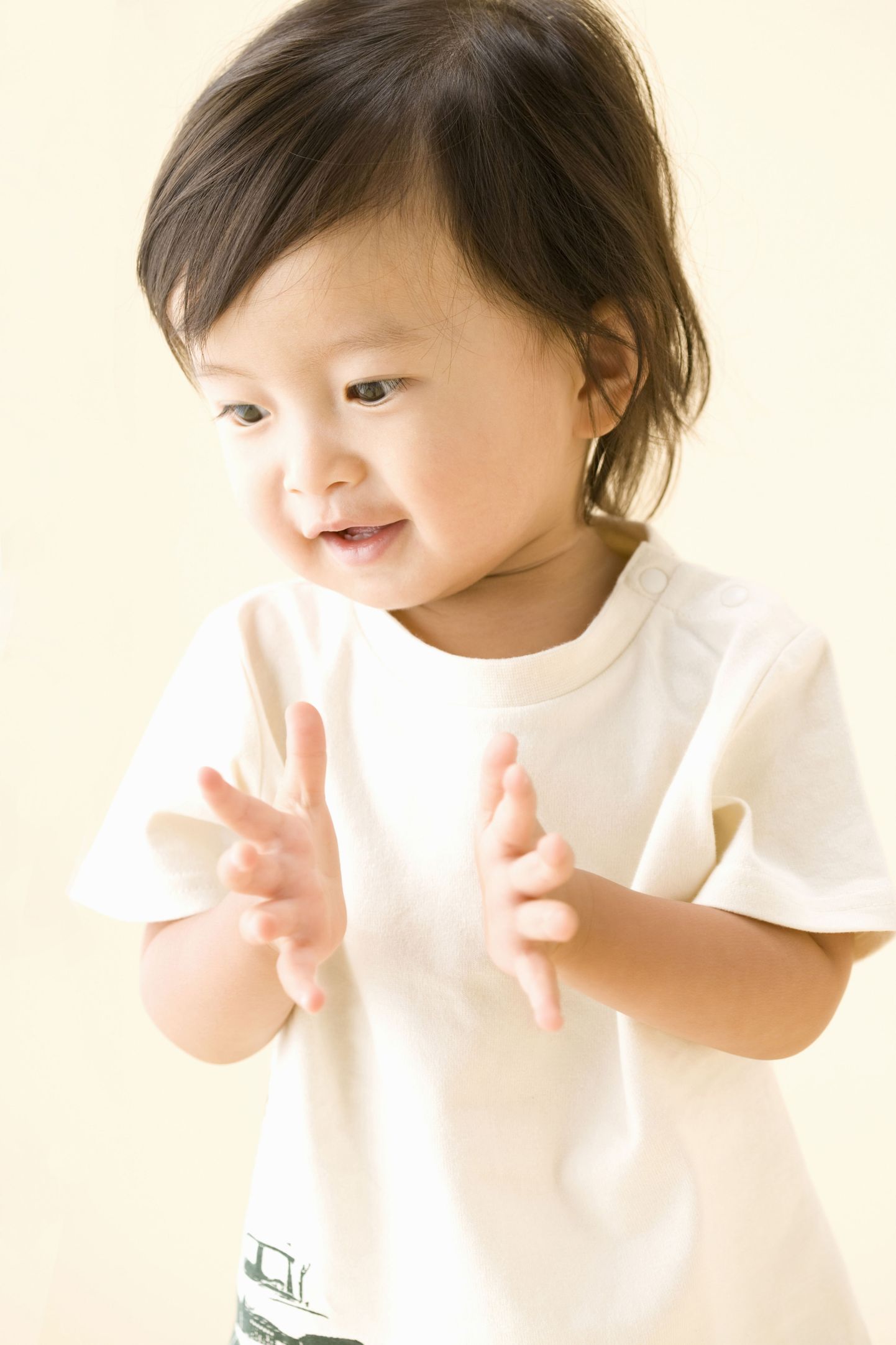 Lihtsad käteplaksulaulud aitavad arendada lapse motoorseid ja kognitiivseid võimeid.