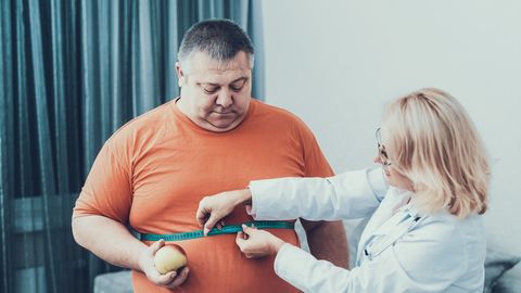 Tihti ei lähe inimesed arstile isegi siis, kui on olemas kõrgenenud veresuhkru sümptomid – sagedane janu, sagedasem urineerimine, väsimus. Tihti ei lähe inimesed arstile isegi siis, kui on olemas kõrgenenud veresuhkru sümptomid – sagedane janu, sagedasem urineerimine, väsimus.