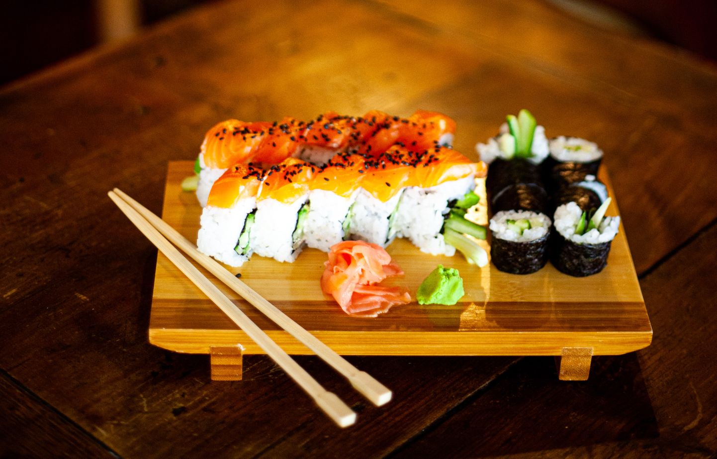 Просто суши любить мало. Вкуснее всего - любить вкусные суши.