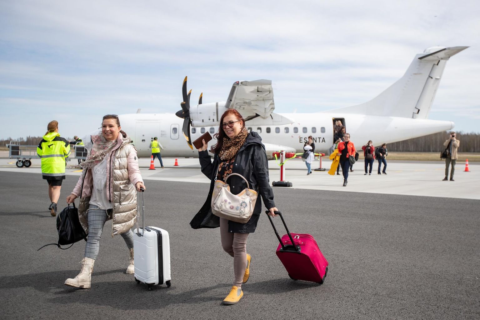 Esimene rahvusvahelise liini lennuk võeti Pärnu lennujaamas vastu 5. mail.