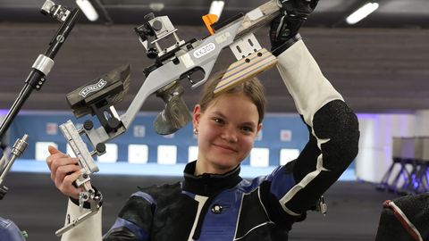 Estonian shooter Olesja Issatšenkova crowned European champion