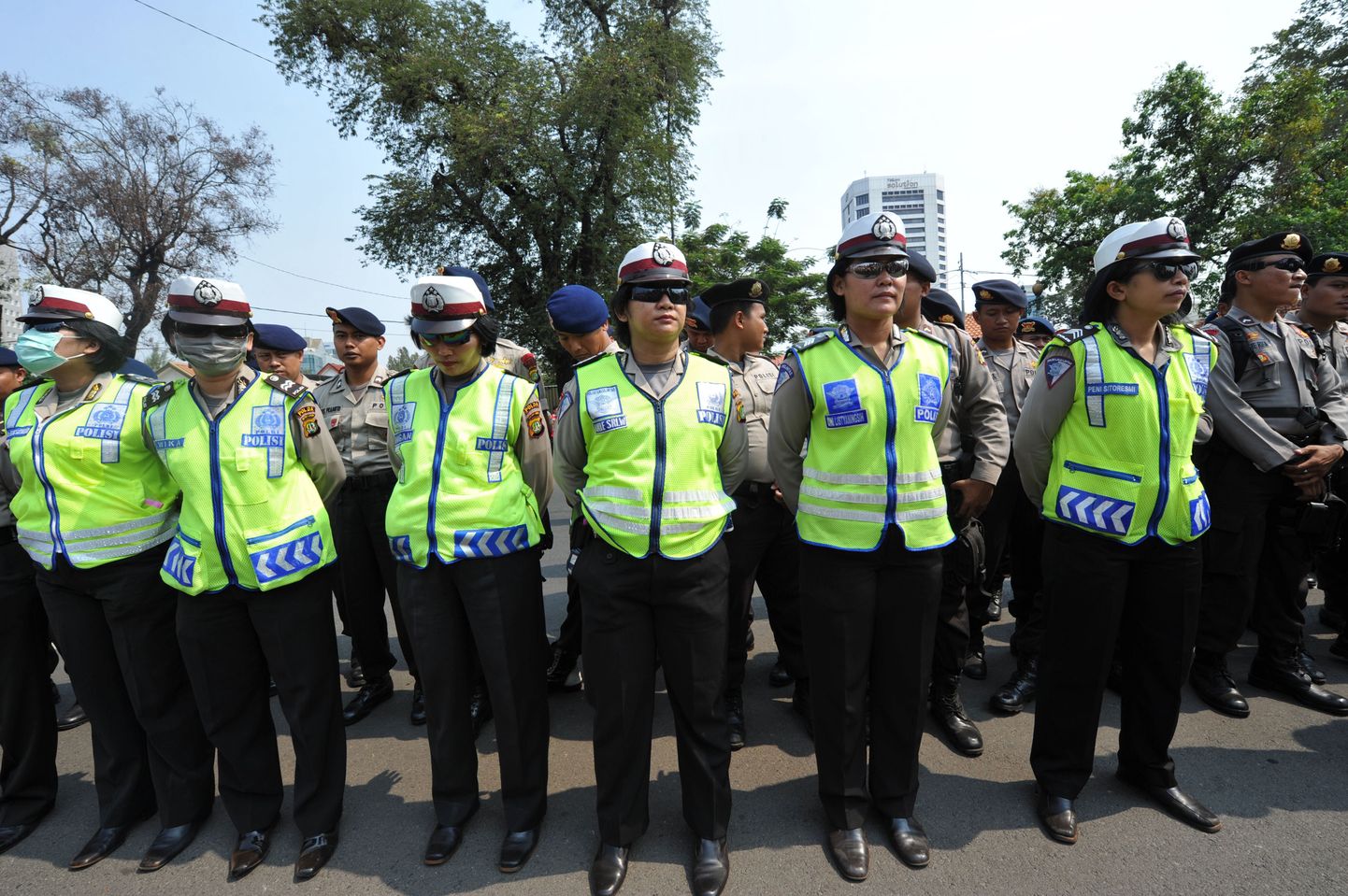 Indoneesia politseinikud USA saatkonna juures Jakartas.