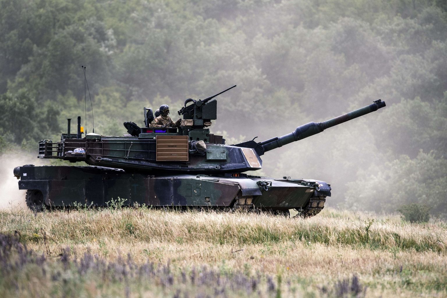 Танк Abrams.