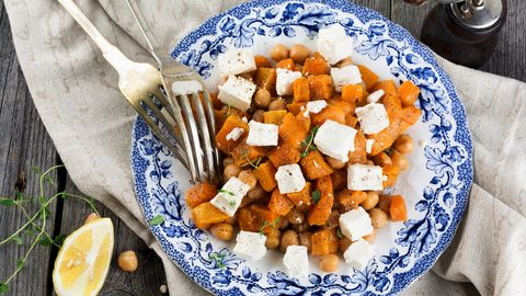 Soe kõrvitsa-kikerhernesalat fetaga