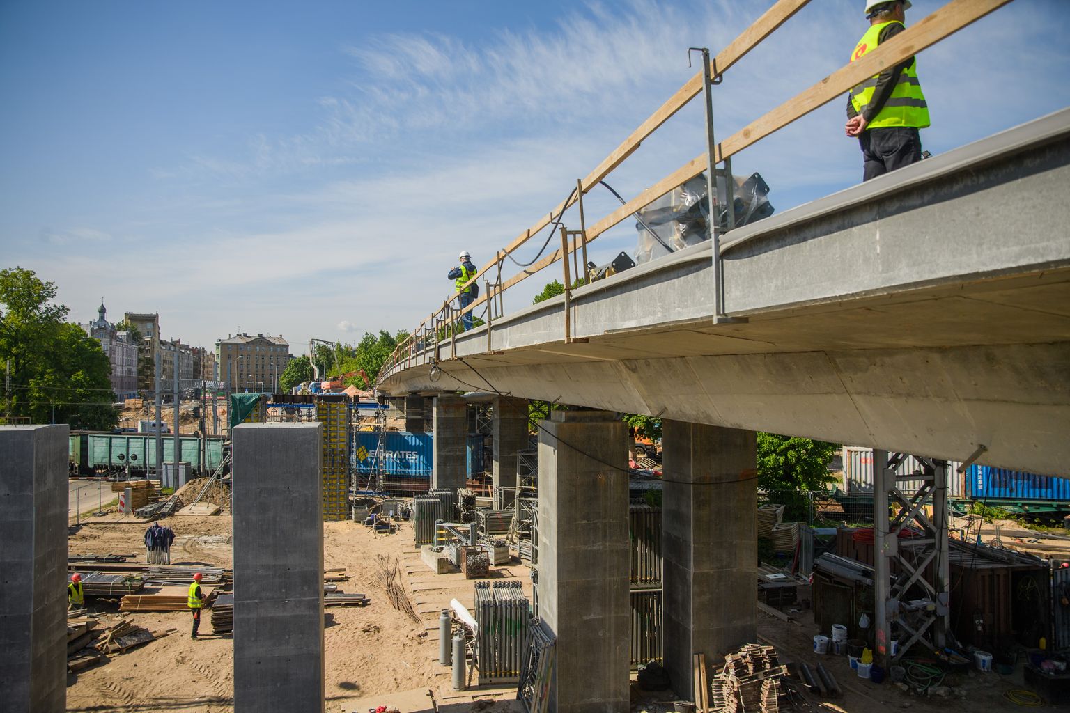 Informē par Brasas tilta būvniecības progresu
