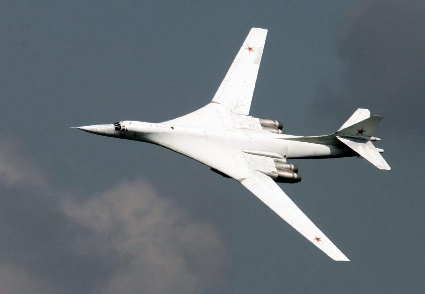 Российский сверхзвуковой стратегический бомбардировщик Ту-160