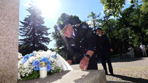PILDID ⟩ Kalevipoja juures tähistasid võidupüha vaid ametnikud