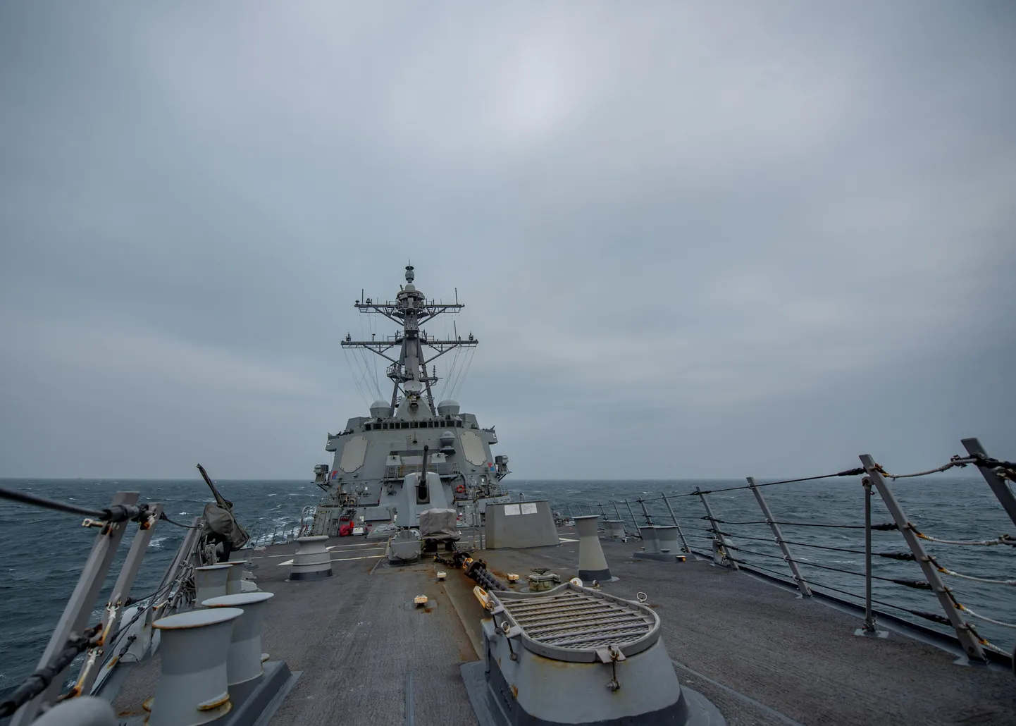 USA mereväe hävitaja USS John Finn oli üks laev, mis jälgis Alaskale lähenenud Venemaa ja Hiina merepatrulli