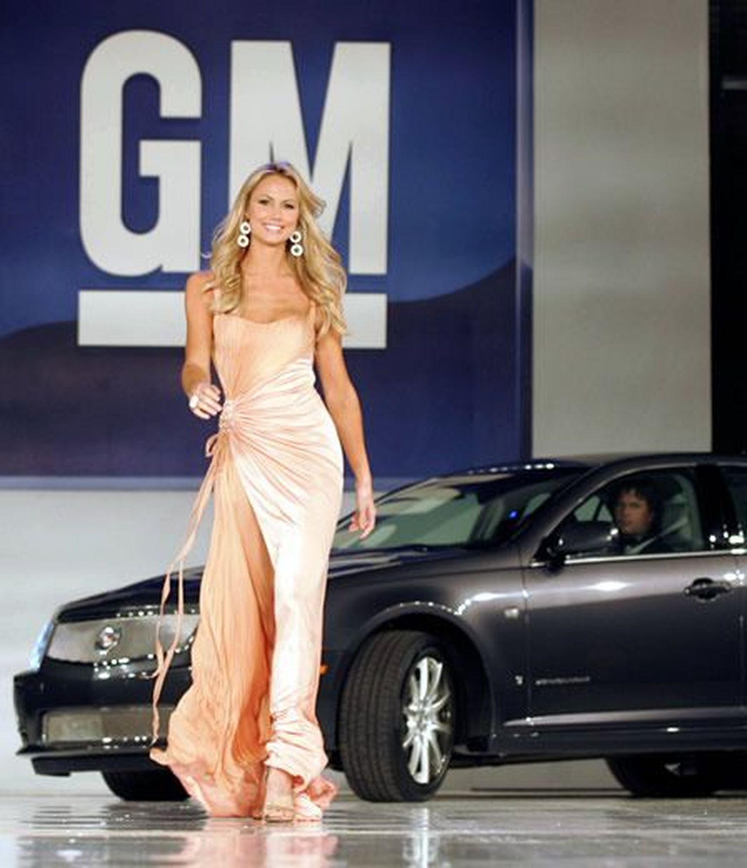 General Motorsi väljapanek autonäitusel.