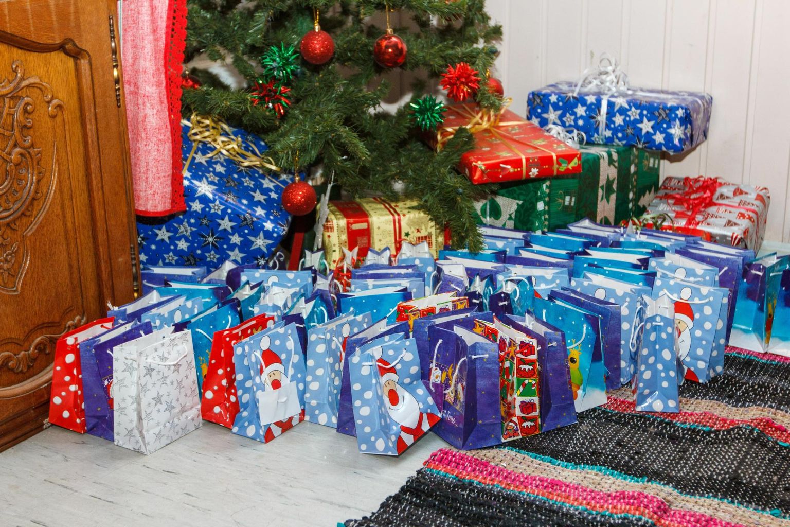 Põhja-Sakala vallas saavad jõuludeks kommipaki nii eelkooliealised kui põhikooliõpilased.