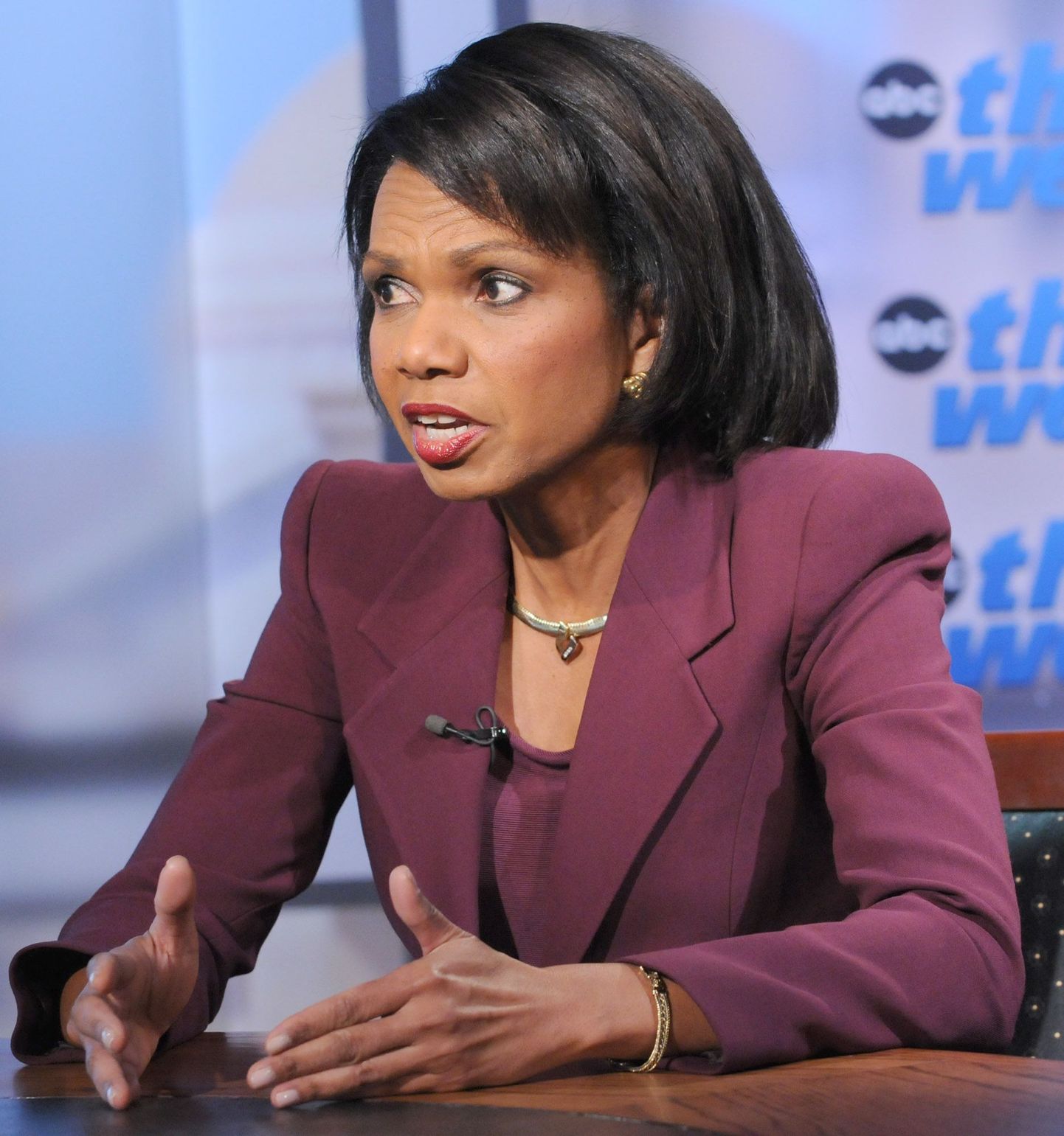USA välisminister Condoleezza Rice sai välismaalt kallihinnalisi ehteid kingituseks