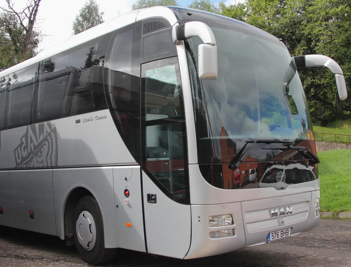 Uus buss jõudis Ugala teatri käsutusse möödunud aasta septembris. Peagi hakkab see publikut teatrisse sõidutama.