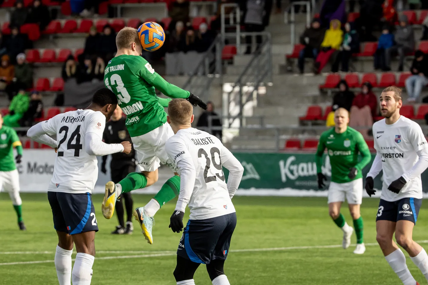 Tallinna FC Flora mängijad (rohelistes särkides).