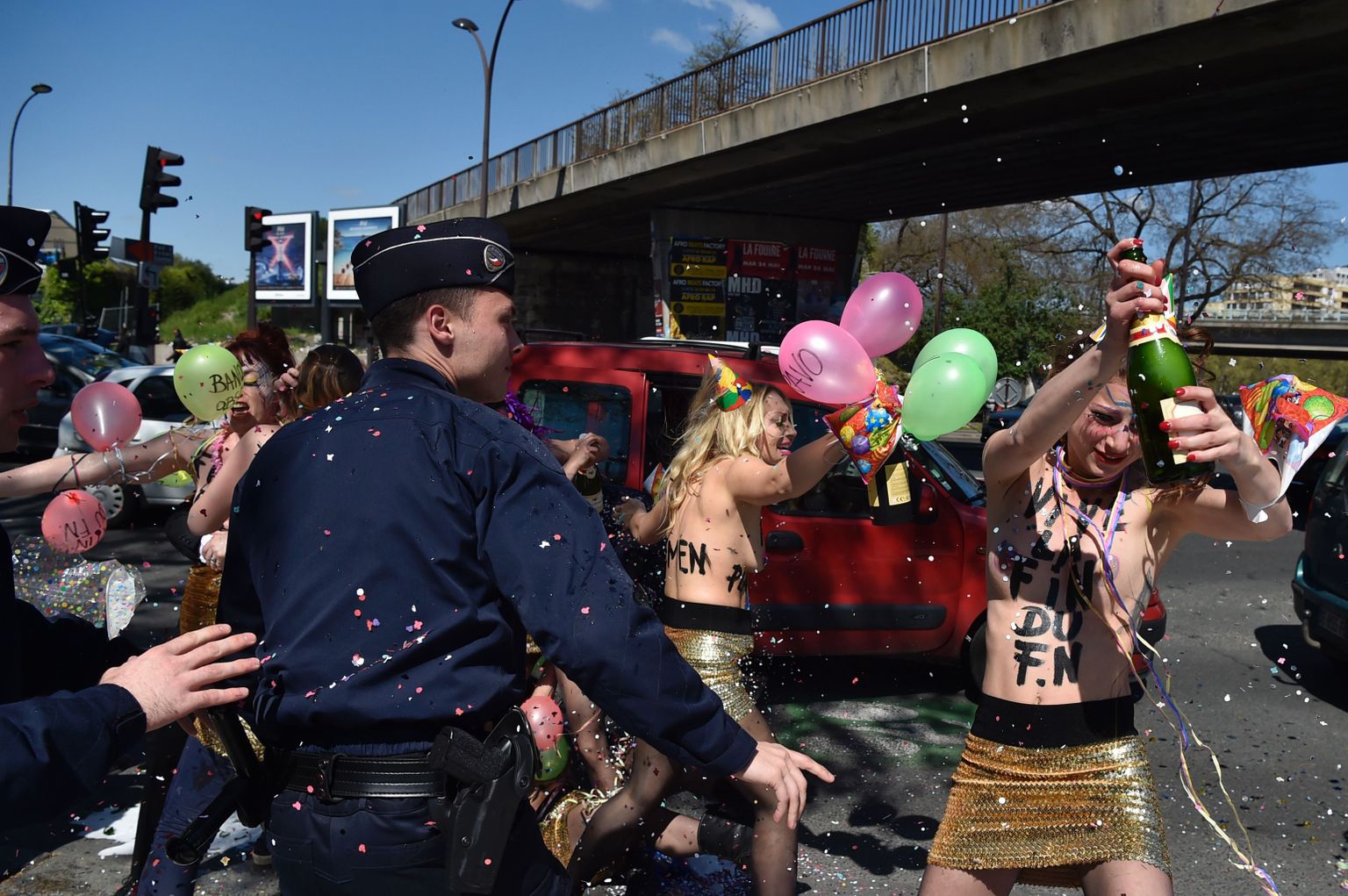Активистки Femen первого мая в Париже.