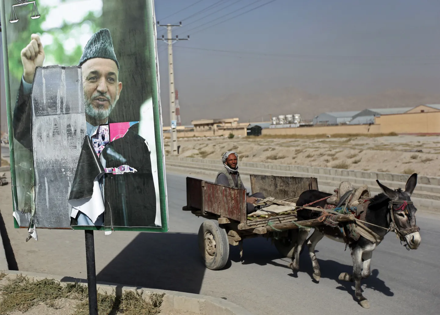 Hamid Karzai pildiga plakat