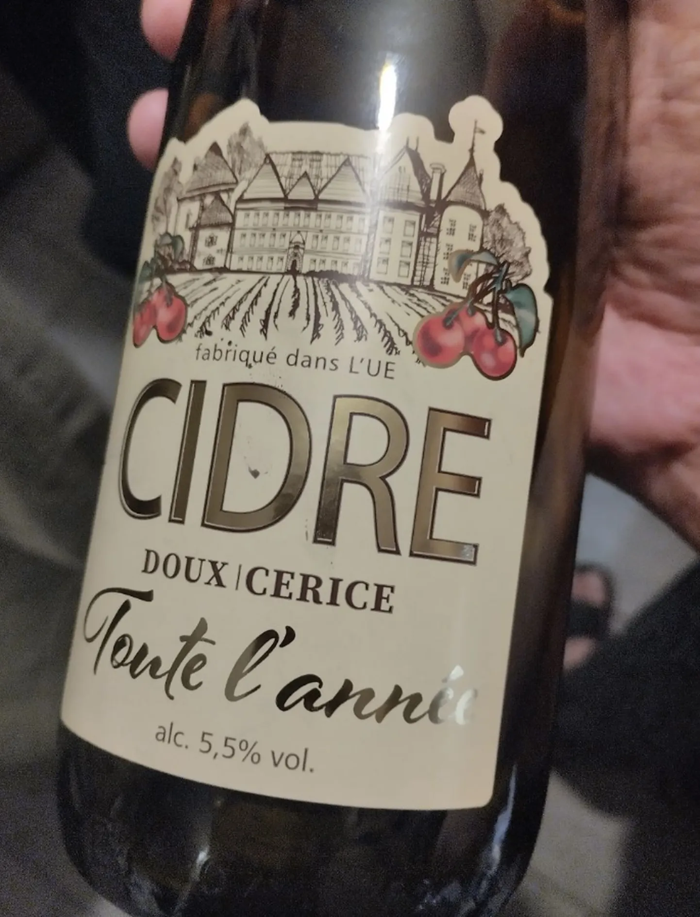 Lugeja saadetud foto Võhus toodetud siidrist Toute L'Année Cerise Peterburi supermarketis.