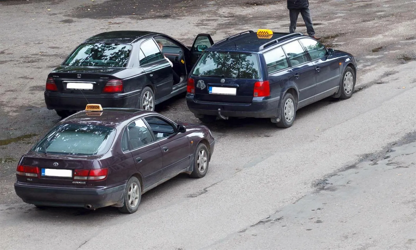 Taksojuht Peeter Kook ütles, et veel kümme aastat tagasi oli seis Valga taksoturul parem, ent see aeg on nüüdseks unustatud.